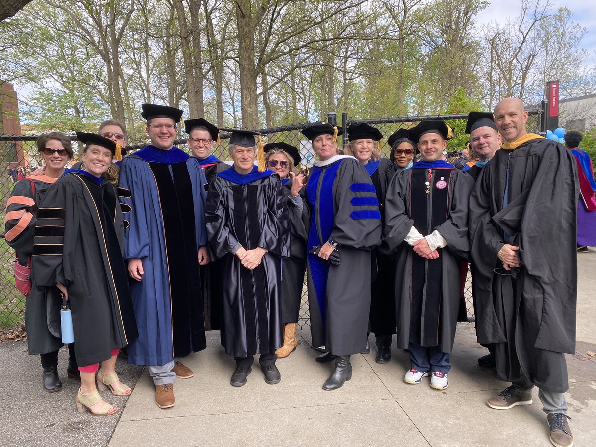 LisaHicks1234's tweet photo. @UIndyKINS faculty excited for @uindy commencement today! https://t.co/k0J18jViYB