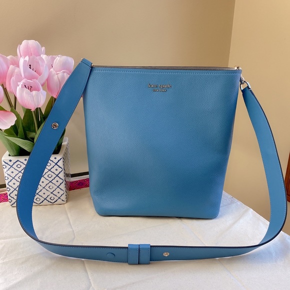 MandiMelton5's tweet photo. So good I had to share! Check out all the items I'm loving on @Poshmarkapp #poshmark #fashion #style #shopmycloset #katespade #coach: https://t.co/TUUF5fjLi2 https://t.co/z3mVPJNntv