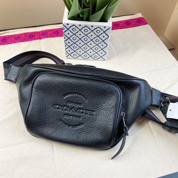 MandiMelton5's tweet photo. So good I had to share! Check out all the items I'm loving on @Poshmarkapp #poshmark #fashion #style #shopmycloset #katespade #coach: https://t.co/TUUF5fjLi2 https://t.co/z3mVPJNntv