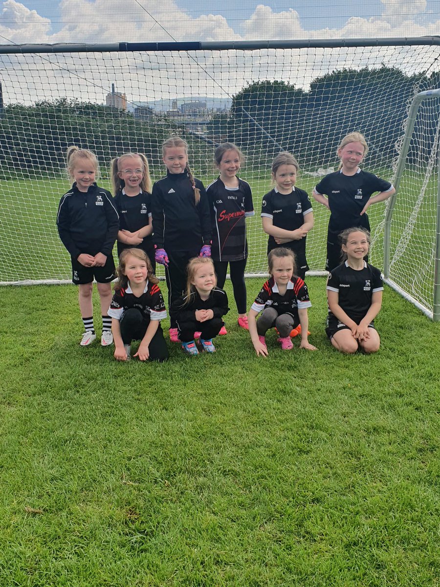 Naomh_Una_clg's tweet photo. Big shout out to our superstar U8 &amp; U10 Girls
&amp; U7 Boys &amp; U10 Boys who were excellent today in their mini blitz. 

New players always welcome. Training is 6-7pm Fridays at Woodlands. https://t.co/VqpclNjJU8