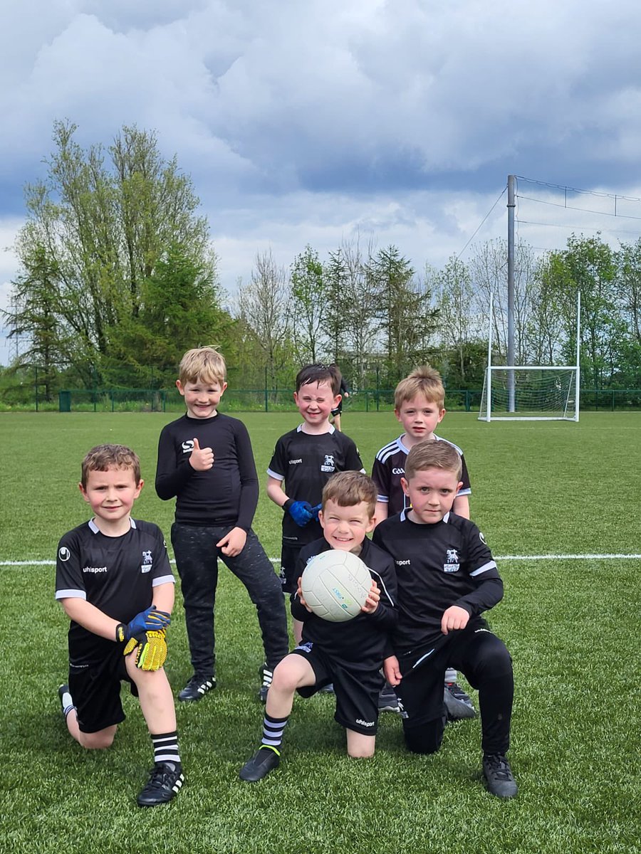 Naomh_Una_clg's tweet photo. Big shout out to our superstar U8 &amp; U10 Girls
&amp; U7 Boys &amp; U10 Boys who were excellent today in their mini blitz. 

New players always welcome. Training is 6-7pm Fridays at Woodlands. https://t.co/VqpclNjJU8