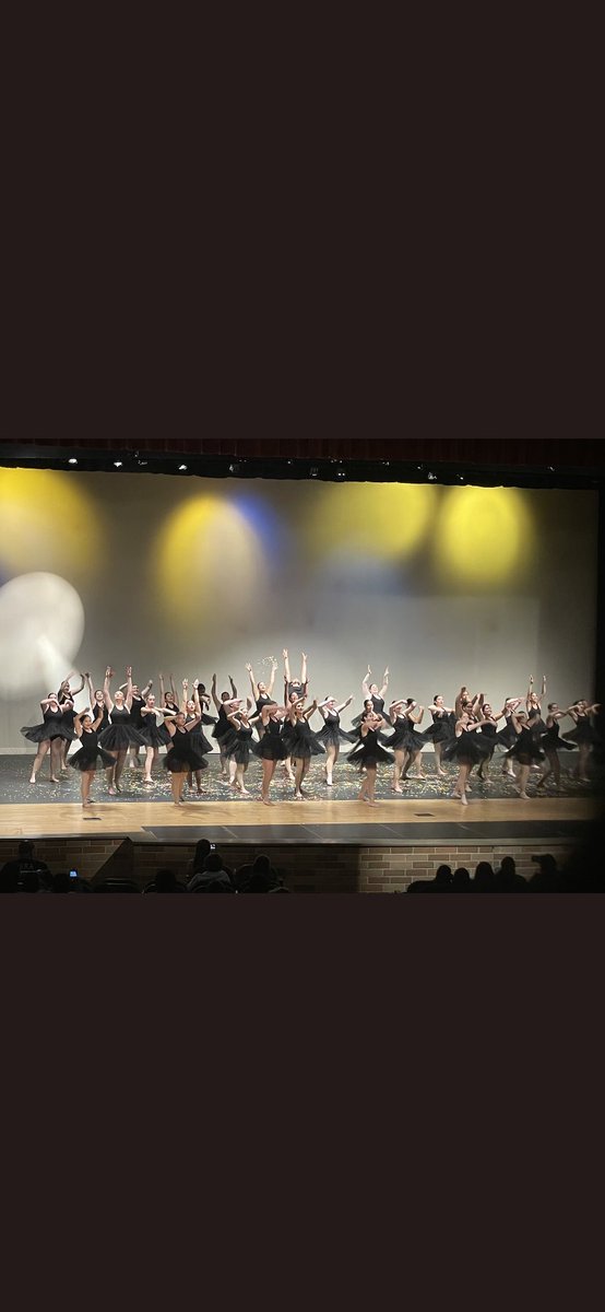 awalsh2186's tweet photo. Thanks for paying it forward @SMHSdiamondline 

From @bowiechamps Beach  Day to their Broadway Spring Show.

That’s a full day and very appreciated.

@Coach_MDK https://t.co/VwyYPs8pR4