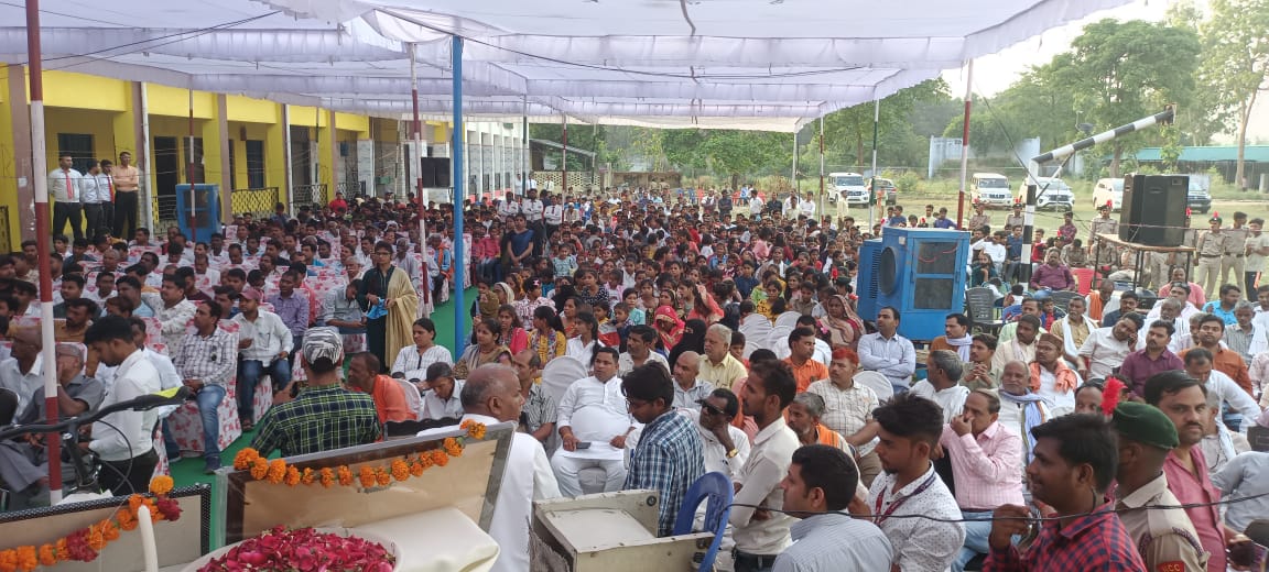 LalluSinghBJP's tweet photo. श्रद्धेय बाबू शिवराम सिंह जी की प्रथम पुण्यतिथि के उपलक्ष्य में राम सेवक यादव इंटर कालेज, रुदौली में विद्यालय के मेधावियों का सम्मान एवं 'पुरातन छात्र समागम' में उपस्थिति सभी प्रबुद्ध जनों व छात्र-छात्राओं को संबोधित किया। https://t.co/kVHptEG28s