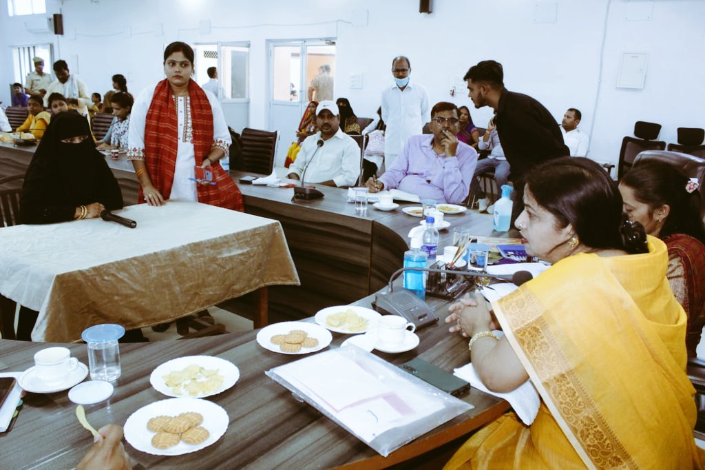 Preeti1651990's tweet photo. महिला आयोग सदस्य संगीता तिवारी के द्वारा जनसुनवाई https://t.co/NFvqe0Z3ip
