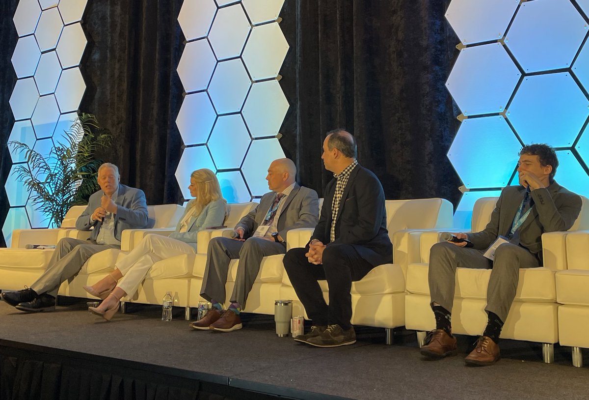 ModOptometry's tweet photo. “It’s not ‘if,’ it’s ‘when,’ each patient will be affected by #presbyopia.” Dr. Doug Devries at #MODLive2022. https://t.co/raAdli5KrD