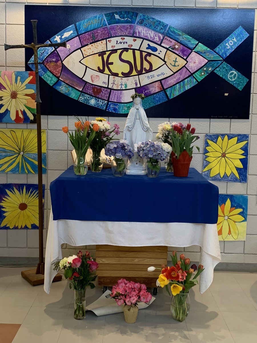bseigmiller12's tweet photo. Today we celebrated our mother Mary. The grade 2/3s did a wonderful job on the liturgy.@StKateriLondon @LopesTara https://t.co/mDEOQr7Hfw