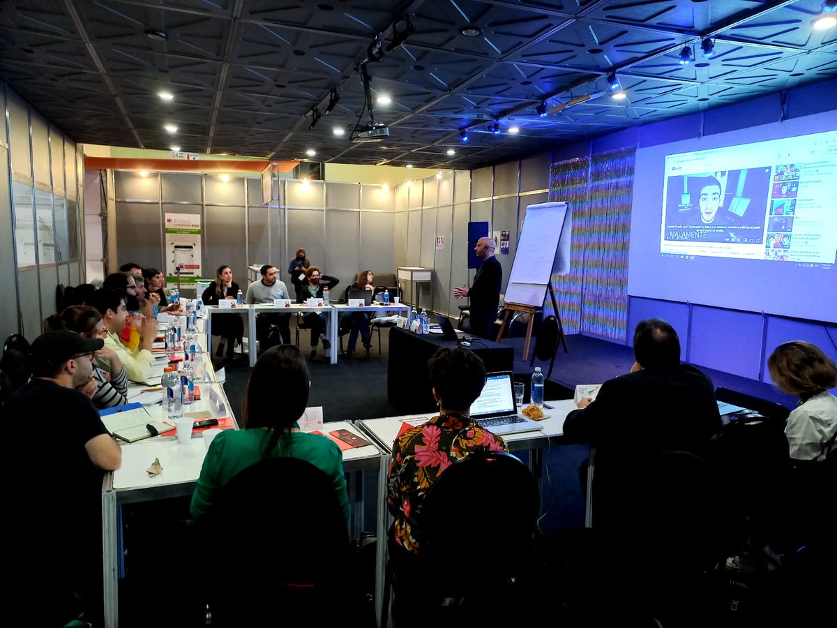 FundacionGabo's tweet photo. 😍📚 Hoy comenzamos el taller de periodismo cultural con @jorgecarrion21, que se celebra en el marco de la @ferialibro en Buenos Aires 🇦🇷 

En esta actividad participan 16 periodistas de Argentina, Colombia, Paraguay y Uruguay. 🙌🏽 https://t.co/VtLHLM9uCv