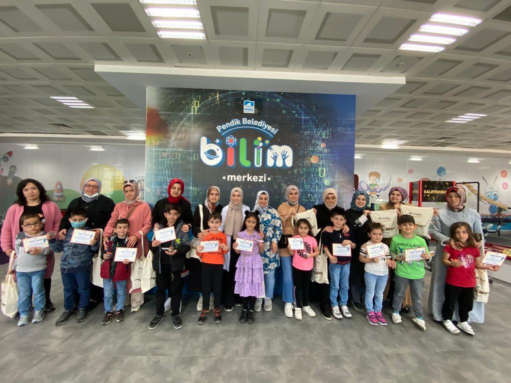 Pendik_Belediye's tweet photo. Bilim Merkezlerimizde bugün, minik kaşiflerimizi ve annelerini birlikte ağırladık. https://t.co/iaZxCDvxhR