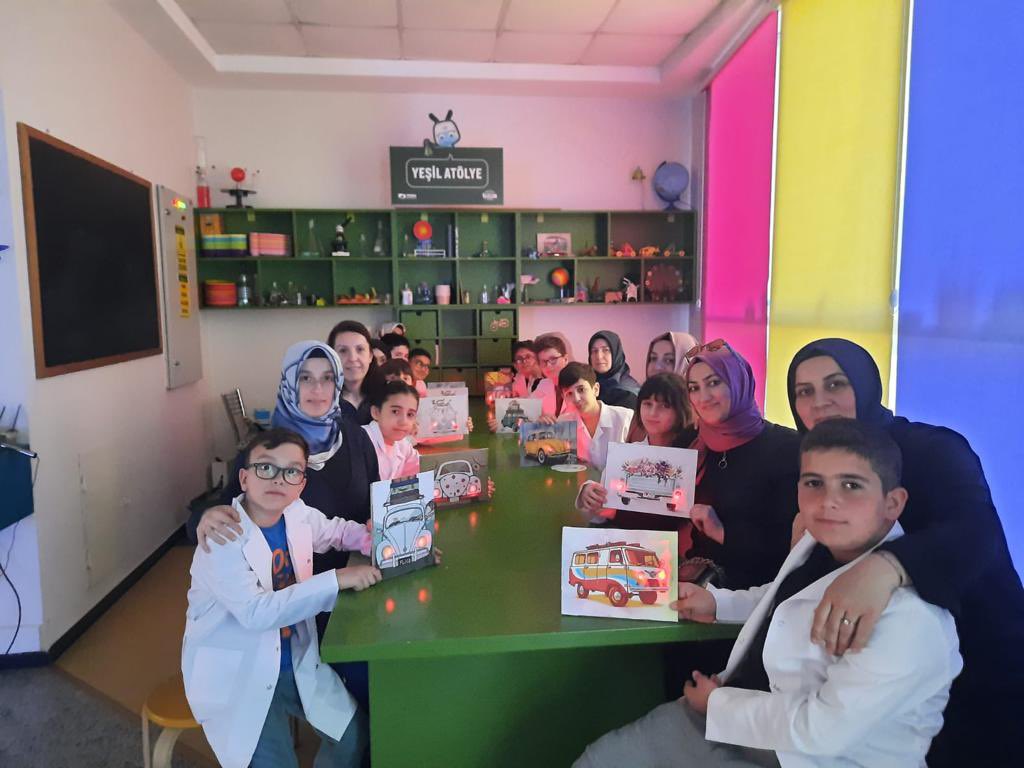 Pendik_Belediye's tweet photo. Bilim Merkezlerimizde bugün, minik kaşiflerimizi ve annelerini birlikte ağırladık. https://t.co/iaZxCDvxhR
