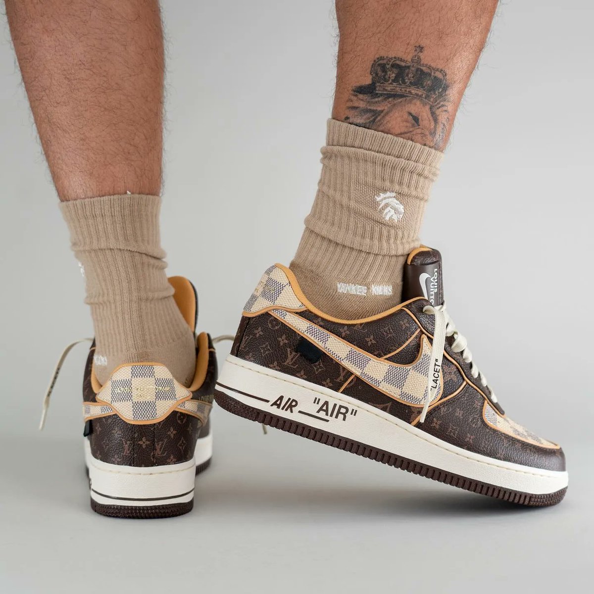 TheSiteSupply's tweet photo. Louis Vuitton x Nike Air Force 1 🔥 👟 

📸 yankeekicks IG https://t.co/o6kwaVIXvc
