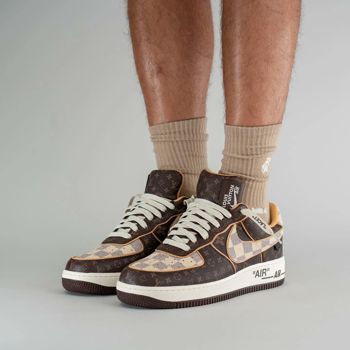 TheSiteSupply's tweet photo. Louis Vuitton x Nike Air Force 1 🔥 👟 

📸 yankeekicks IG https://t.co/o6kwaVIXvc