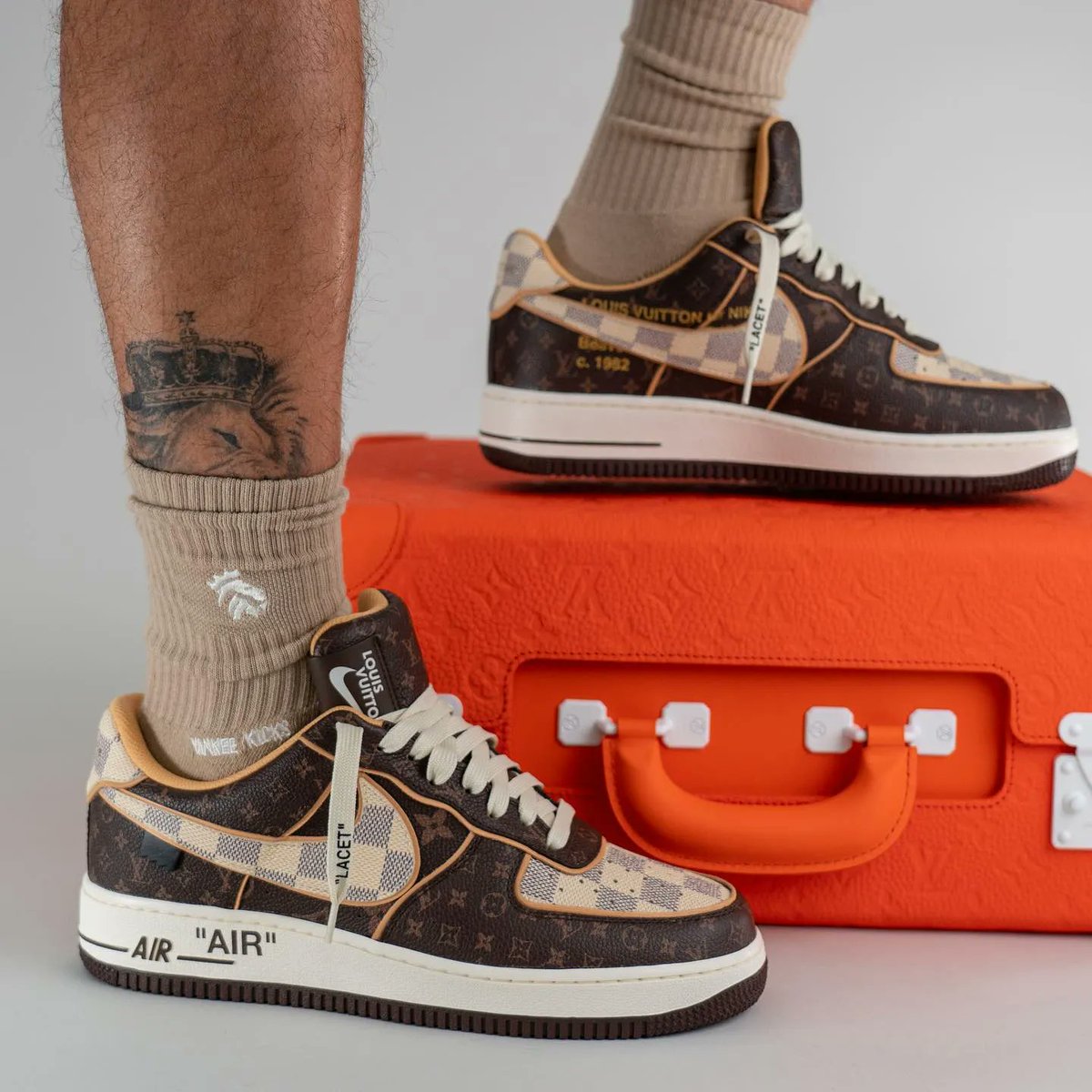 TheSiteSupply's tweet photo. Louis Vuitton x Nike Air Force 1 🔥 👟 

📸 yankeekicks IG https://t.co/o6kwaVIXvc