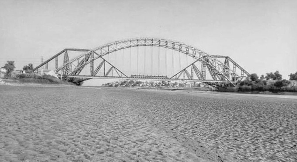 KolhiDharmendar's tweet photo. Lower Riparian (We) are deprived of the rights to fair distribution of water.
Sindh is crying for water scarcity.

@khalidkoree @Sangrisaeed @MJibranNasir 
#SindhNeedsWater https://t.co/10UQQI6ki0