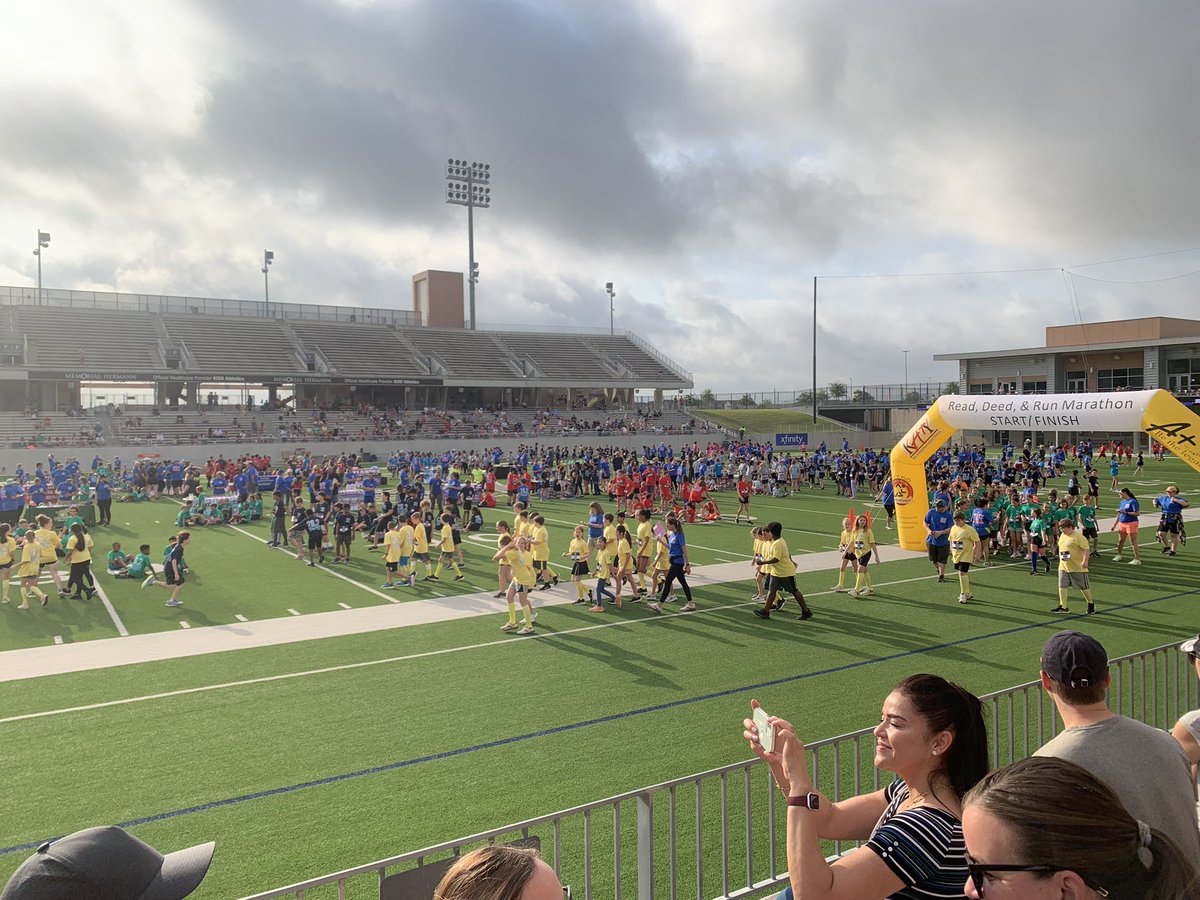 mrspratt2nd's tweet photo. What an amazing morning. #ReadDeedRun #Katyisd. @CreechElem leading the pack!! https://t.co/bhatLzNhrD