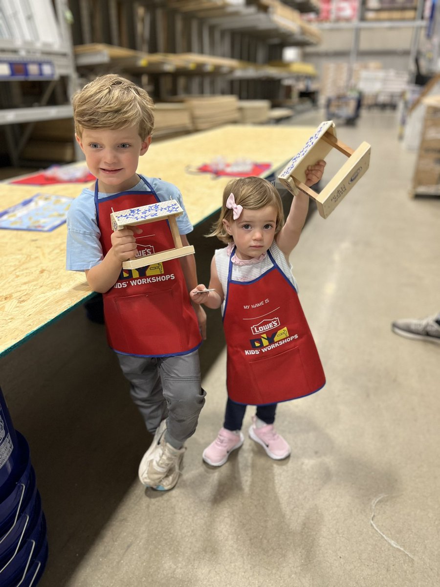 HungryToTravel's tweet photo. @Lowes Building a bird house! https://t.co/kJdqAobtw7