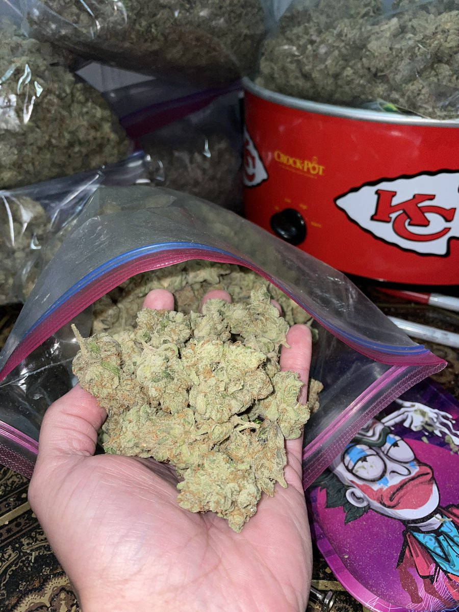 chief420247's tweet photo. Smoke it if you got it!!! The #superlemonhaze always turns out stupid 🔥🔥🔥 😚💨💨💨#yeshavesome #meds #weed https://t.co/MuLXlaW07z