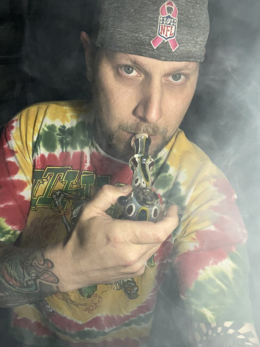 chief420247's tweet photo. Smoke it if you got it!!! The #superlemonhaze always turns out stupid 🔥🔥🔥 😚💨💨💨#yeshavesome #meds #weed https://t.co/MuLXlaW07z