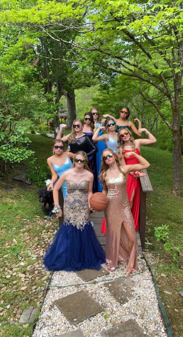 alexcbowers's tweet photo. Some of our @gpjh_gbb ballers at their Sevier Co Prom last night. ROCKSTARS on & off the court!
#AlwaysConfident https://t.co/CvW9M9mFcC