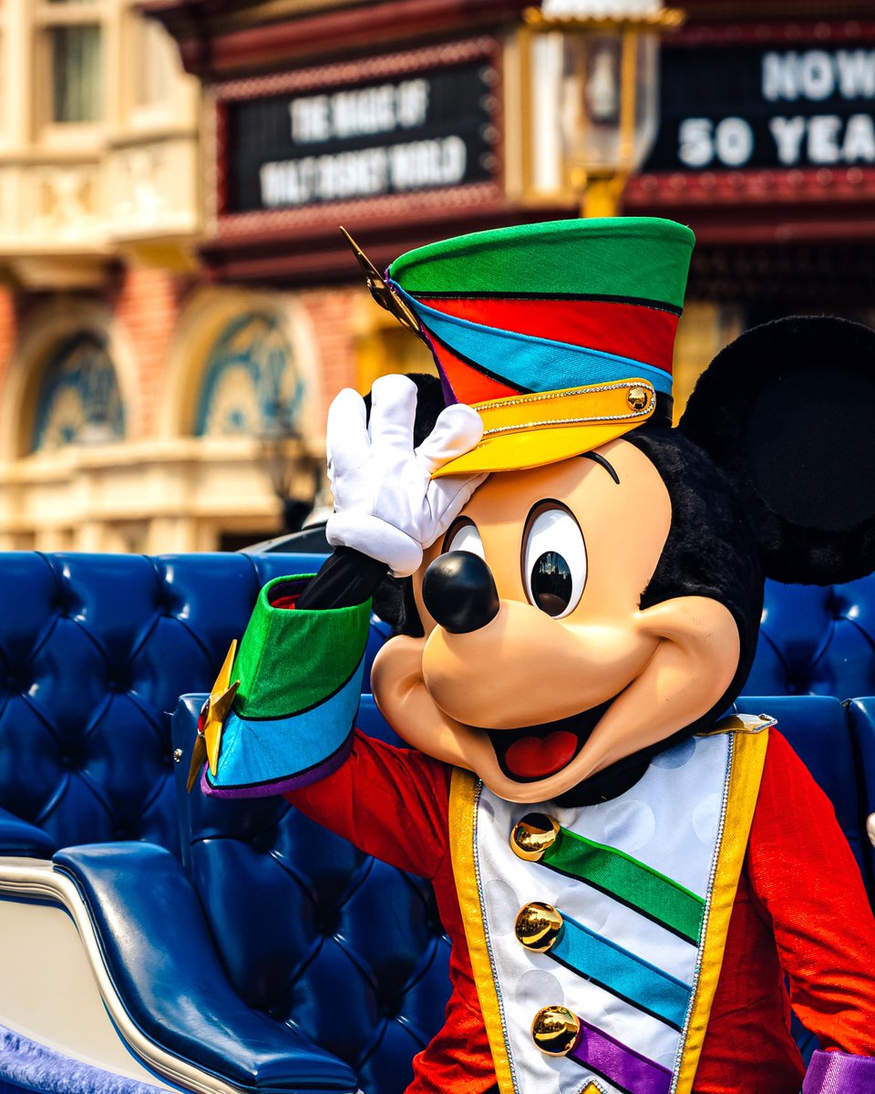AntDiFilippo's tweet photo. The main man tipping his hat to his guests 🎩

@WaltDisneyWorld @DisneyParks #disneyworld #DisneyParks #MickeyMouse https://t.co/KbTvlOno8L