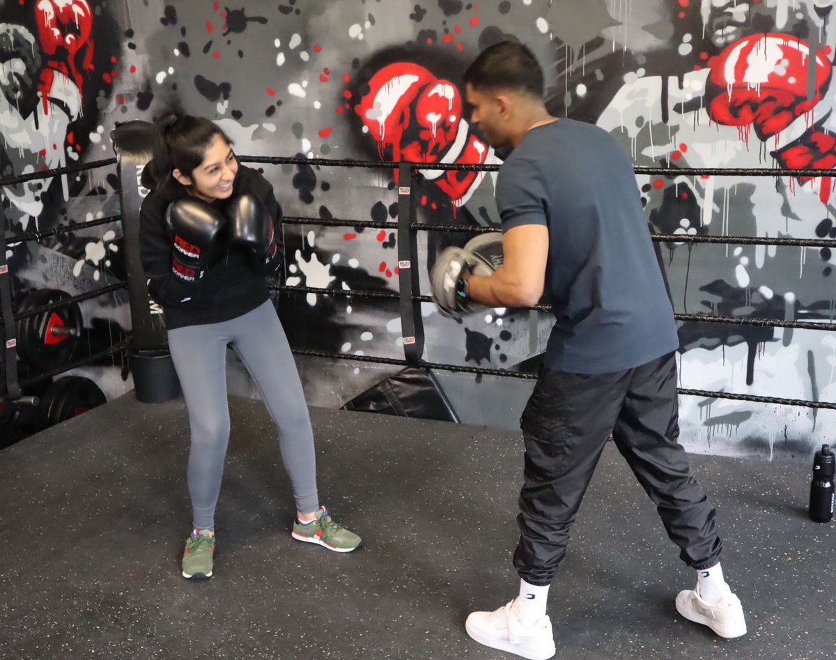 Getting ready for the new parliamentary session with the fab <a href="/BenAmanna/">Ben Amanna</a> at Red Corner Gym in Coventry 🥊😅