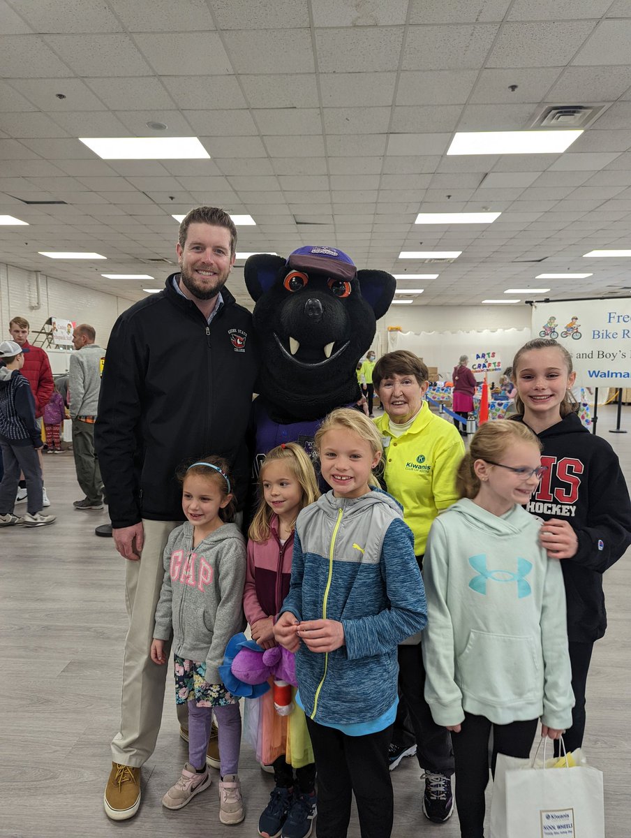 MayorHansel's tweet photo. Come down to the Rec Center from 10-noon for the Kiwanis Kool Wheels Event Family Fun &amp; Safety Day!
Free bike helmets for kids and a great community event. Thank you to the Kiwanis Club, KPD, and the Cheshire County Sheriff for making this a special experience for local kids. https://t.co/IIduUvMo2U