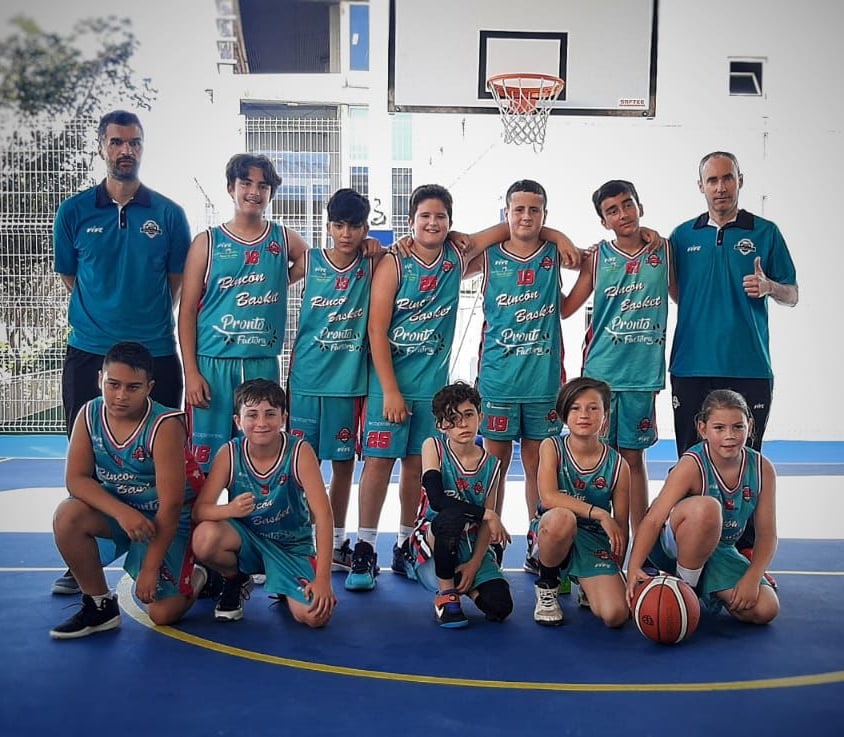 RINCONBASKETCL1's tweet photo. Liga FAB MINI MASCULINO
RBC Pronto Factory 71
Vs
Salliver 30
Partido muy serio y completo de nuestros chicos donde pudimos ver la evolución y mejoría del juego colectivo e individual.
#GORBC
#nodejesdecreer
#basketlover https://t.co/Aulj8LrqYf