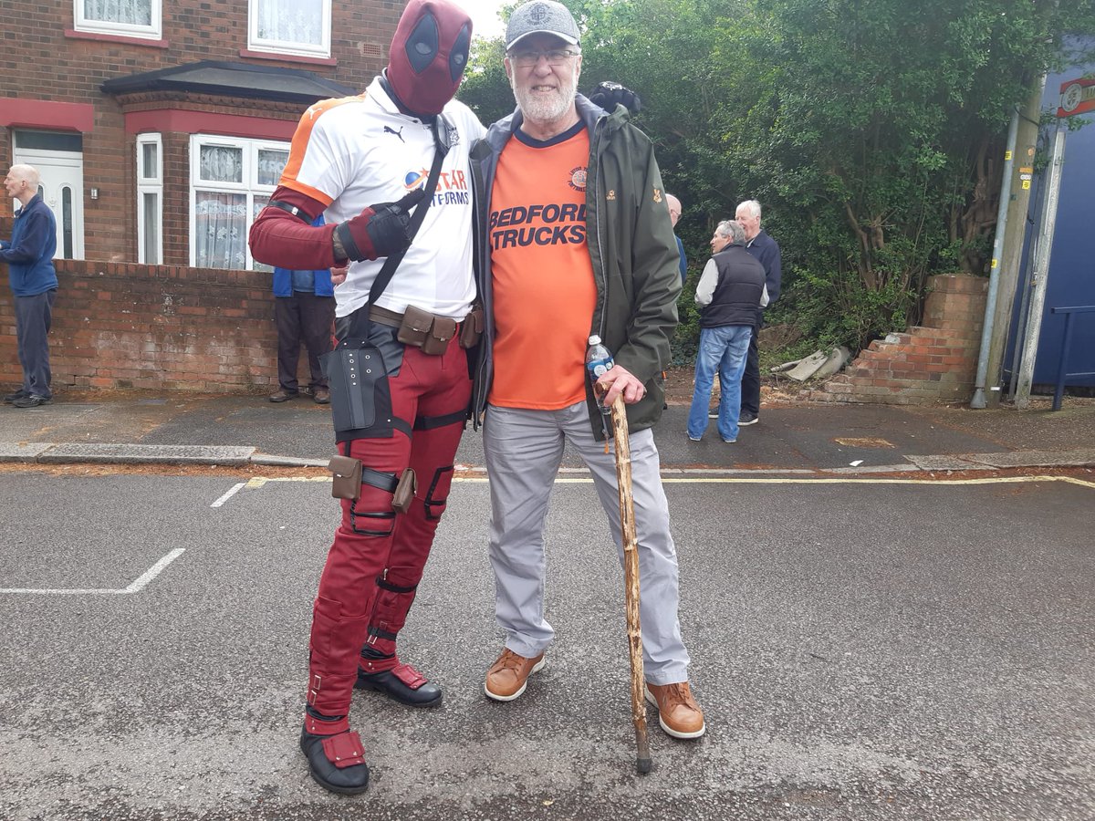 lutonsdeadpool's tweet photo. What a great day, got to meet my new friend @GaryAlanMcPheat lovely man who's a huge @LutonTown fan..... Maybe a bigger fan for us than @Wrexham_AFC! We're in the playoffs now, you can almost smell the prem! π§‘π©π§‘π©π§‘π© #LUTREA #ltfc #lutondeadpool #newfriendship https://t.co/TWNzOlnbSA