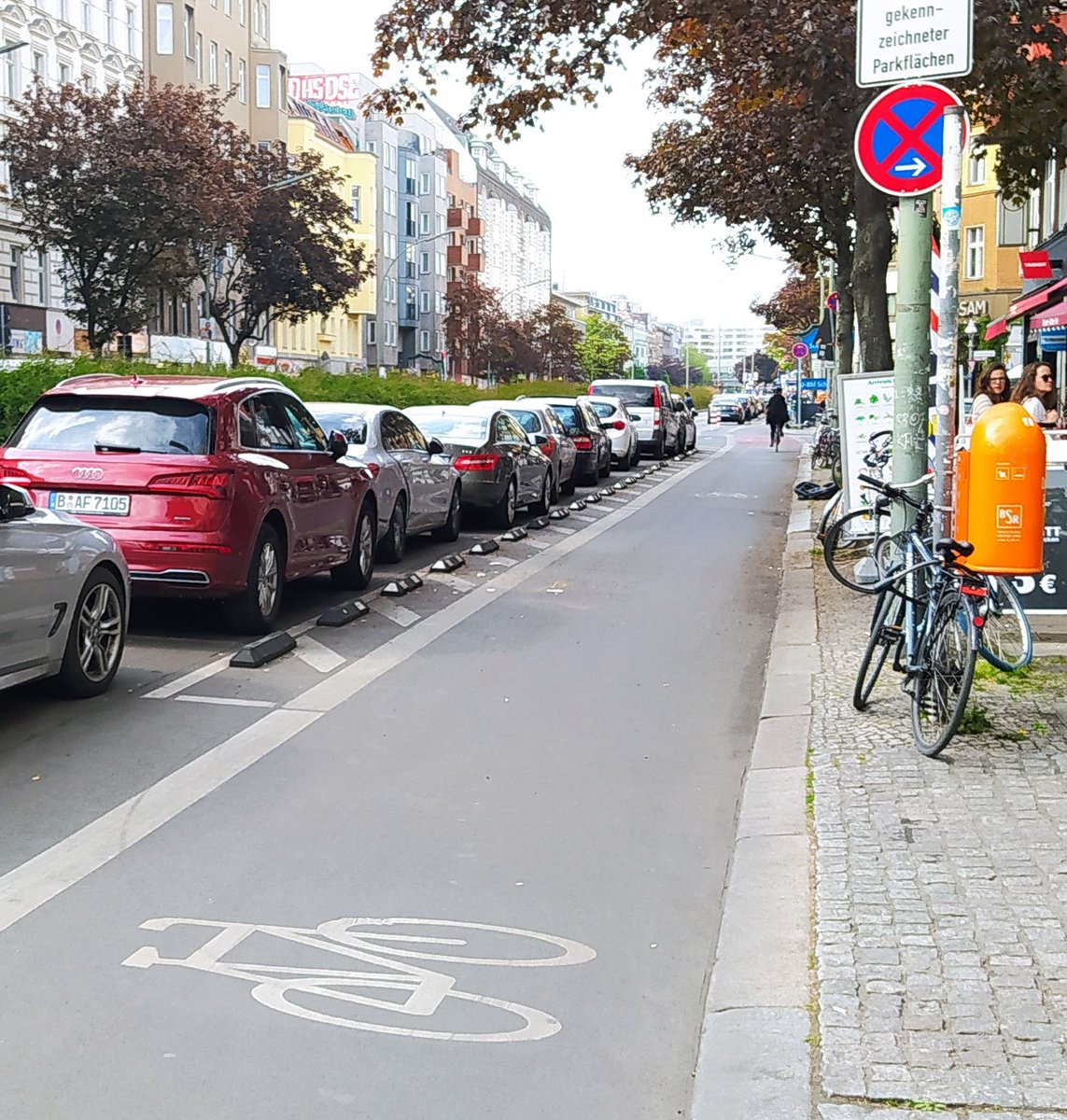 HerrMusiklehrer's tweet photo. Dieses kleine Detail, welches den #Radweg nicht zur #Parkfläche werden lässt. Siehst du #Dresden, es könnte so einfach wie in #Verlin sein. @ADFC_Dresden @stadt_dresden https://t.co/xMIc1LG13H
