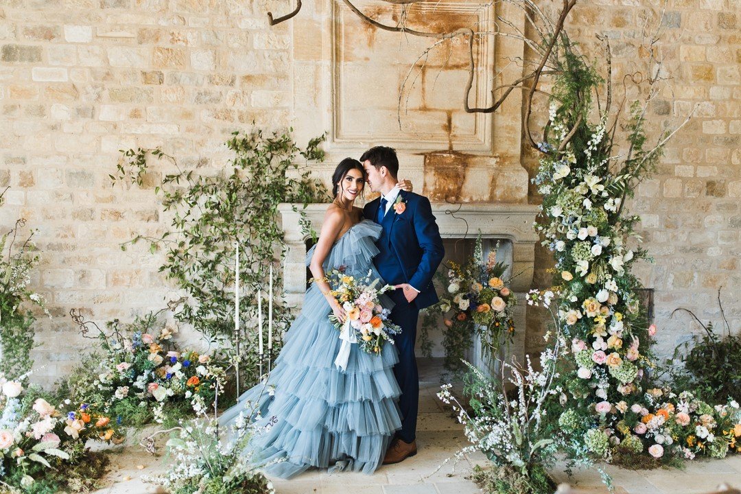WedBeautiful's tweet photo. Learn about the different styles of weddings and that its ok to create your own traditions.

#repost @elizabethhoardphotography
Climbing greenery can really help stretch your floral budget while creating a absolutely stunning backdrop for your ceremony and portraits.

Concept &amp; P https://t.co/sx1Nn4JtHC