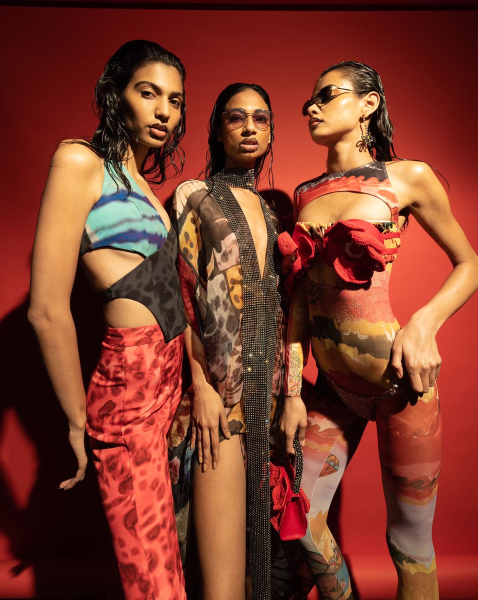 LakmeFashionWk's tweet photo. John Jacobs presents Shivan and Narresh at FDCI X Lakmé Fashion Week.
#johnjacobseyewear @LakmeSalon #shivanandnarresh @ILoveLakme @fdciofficial @R1SEWorldwide
#ExploreMore #FDCIxLakméFashionWeek #FDCIxLFW #5DaysOfFashion #LFW #JohnJacobsatFDCIxLFW #johnjacobseyewear #jjfam https://t.co/hEth2txTu6