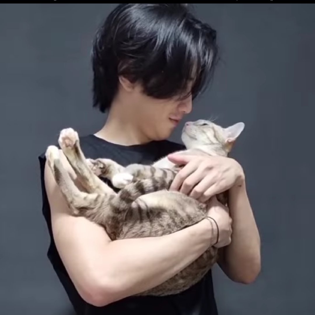 samm_sushi's tweet photo. My cat dads 😭😭 i love them so much  #ไบเบิ้ลบิว #BibleBuild #BibleBuildsbubble https://t.co/QN0PyjfC7e