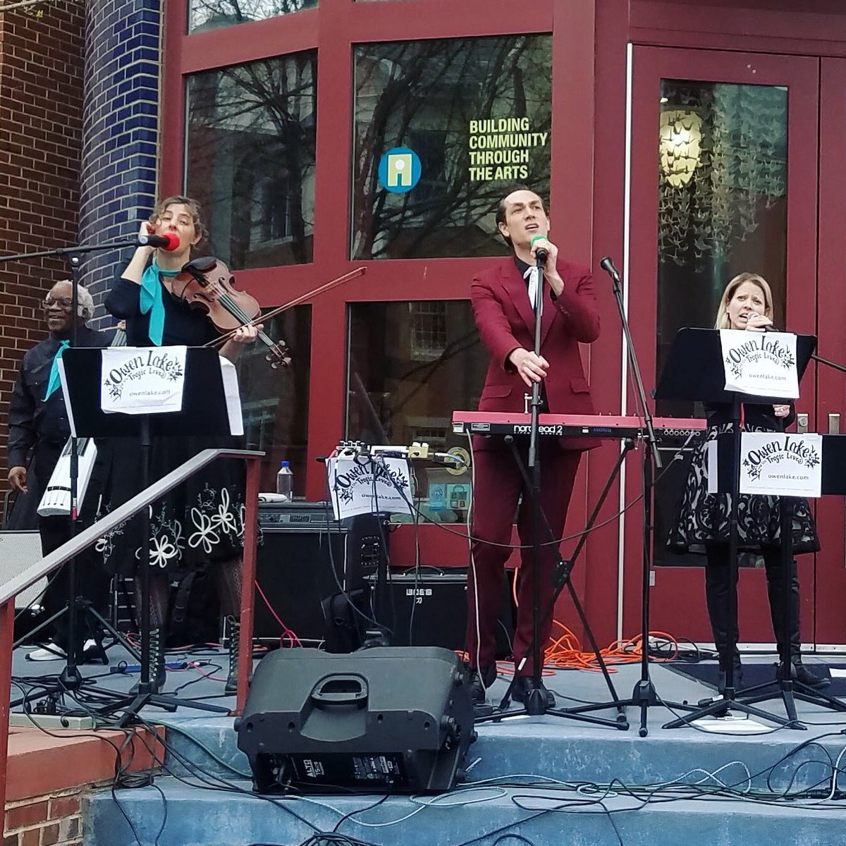 🎶 I’ll be there to meet you and welcome you hooooooommmmmme 🎶

#PrincetonPorchFest