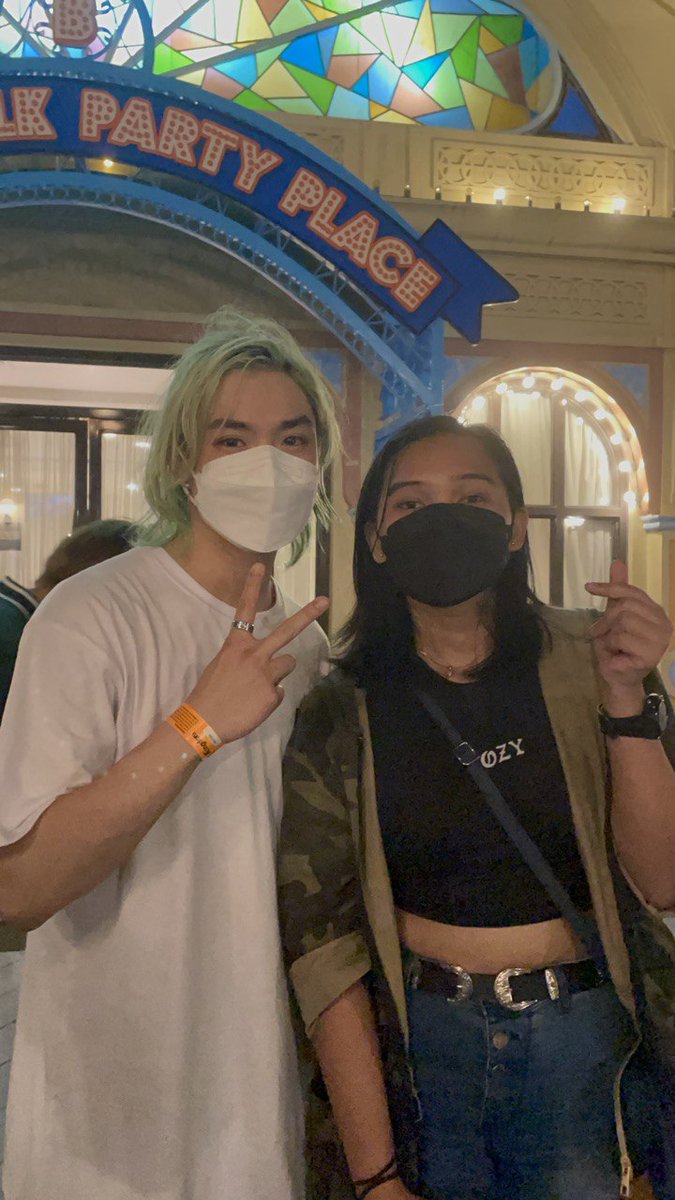 vixievs's tweet photo. FINALLY FINALLY FINALLY nameet na rin kita in person @vxonc13!! Laro ulit soon sa CODM 🫶

ENCHANTED 4MONTHS WITH VXON
#4thMonthsaryWithVXON
@vxonofficial https://t.co/IiNpvLPaFc