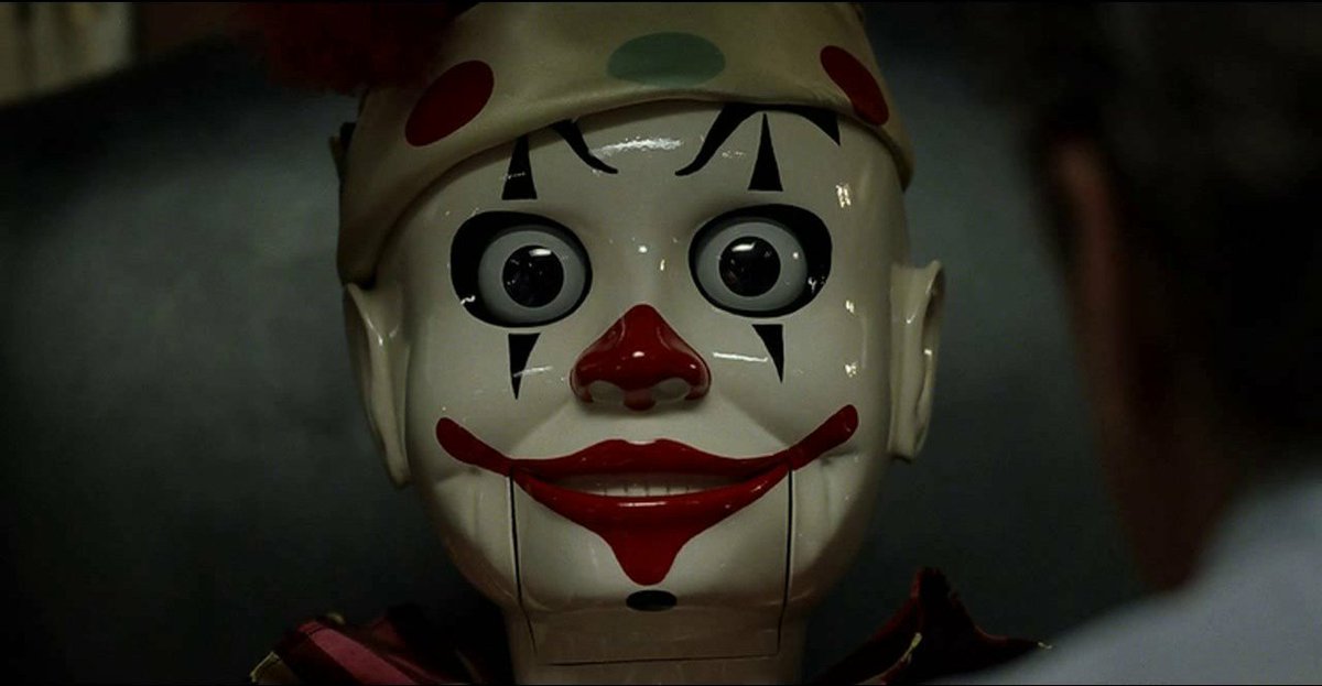 levmauc's tweet photo. Para los que echamos de menos MINDHUNTER y a David Fincher, Netflix incluirá el 16 de Mayo a su catálogo THE GAME. Sensacional thriller psicológico con Michael Douglas y Sean Penn participando en un macabro juego que pondrá en peligro su vida y la realidad que creen vivir. https://t.co/i5IXVcq3MC