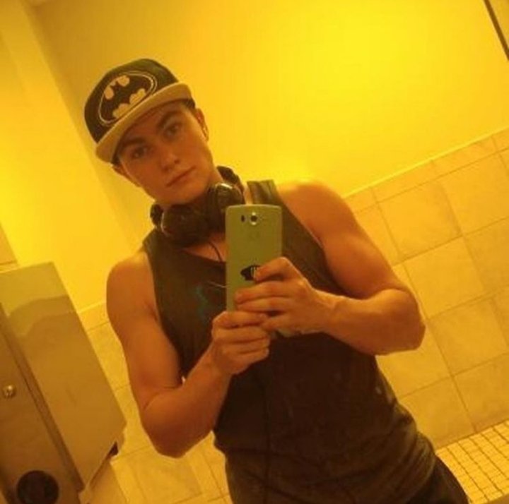 DeluccaJase's tweet photo. Hi
#gayboy #twinklife #azboy #twinkselfie #gayselfie https://t.co/Kn24FJV2Wn