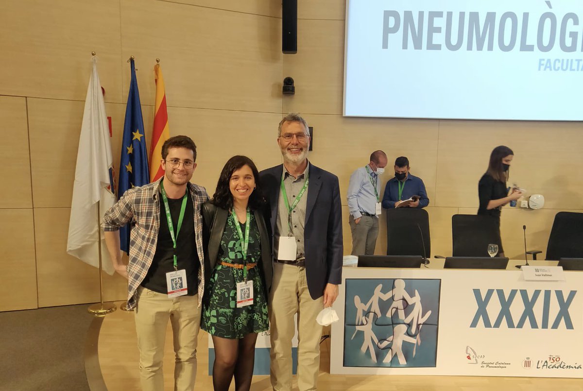 hgermanstrias's tweet photo. 🥇🥈🥉 Professionals de l’hospital reben premis a les tres millors comunicacions del Congrés de la Societat Catalana de Pneumologia @socapnet, celebrat fins avui a la facultat de medicina del @CampusClinicUB #DiadaPneumològica 👏👏👏 https://t.co/pAvlVrmiay