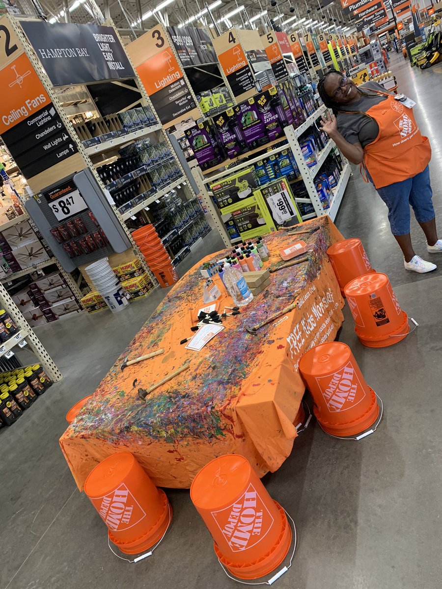 JenniferSoden4's tweet photo. Kids workshop is back! 8518 is ready!@HDLucasRaines @jermeybotkin @dreyer_amber @SChandelier @8518Celebration @FulfordUlanda https://t.co/9c82bI56TE