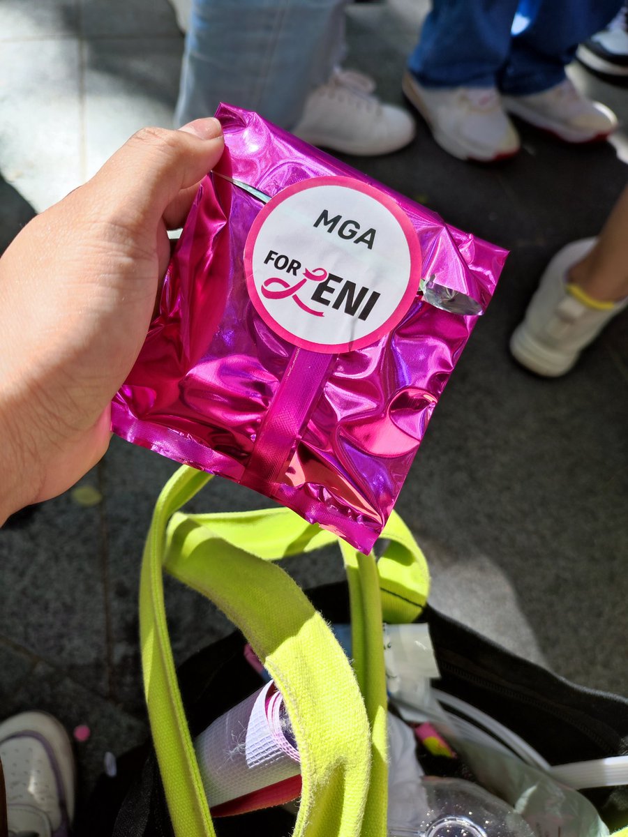 PatriciaCastle_'s tweet photo. 💕🌷🎀🌸 

Sa Gobyernong tapat, May pagkain lahat.
2nd time attending rally and yes hindi ako ginutom at nauhaw.
Halos di ko na masara bag ko sa dami ng free food.
 Salamat ng marami Kakampinks! 

#OnePinkMarch #OnePinkFight #Kakampink #MakatiIsPink https://t.co/EPJSZ7YAQq