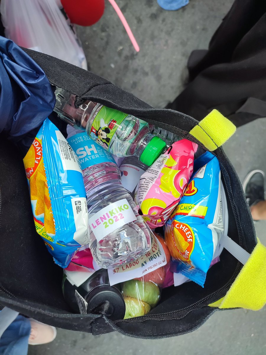 PatriciaCastle_'s tweet photo. 💕🌷🎀🌸 

Sa Gobyernong tapat, May pagkain lahat.
2nd time attending rally and yes hindi ako ginutom at nauhaw.
Halos di ko na masara bag ko sa dami ng free food.
 Salamat ng marami Kakampinks! 

#OnePinkMarch #OnePinkFight #Kakampink #MakatiIsPink https://t.co/EPJSZ7YAQq