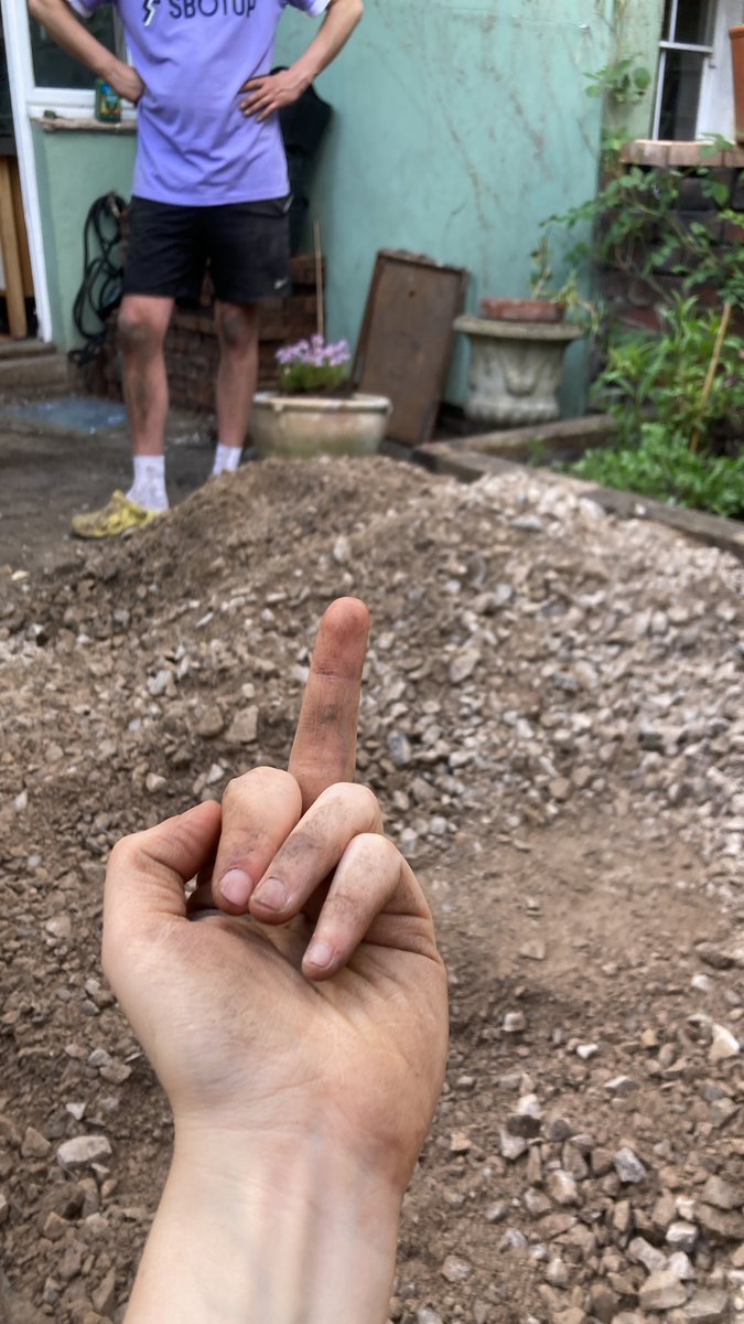 alicerhowells's tweet photo. Twitter, help! 

Would anyone in Bristol like a bloody shitload of hardcore for a gardening/patio project? 

Free to collect from St Werburghs - it’s been used under a patio that we are taking out and it seems a waste to just dump in the tip! https://t.co/43dOn1auKa