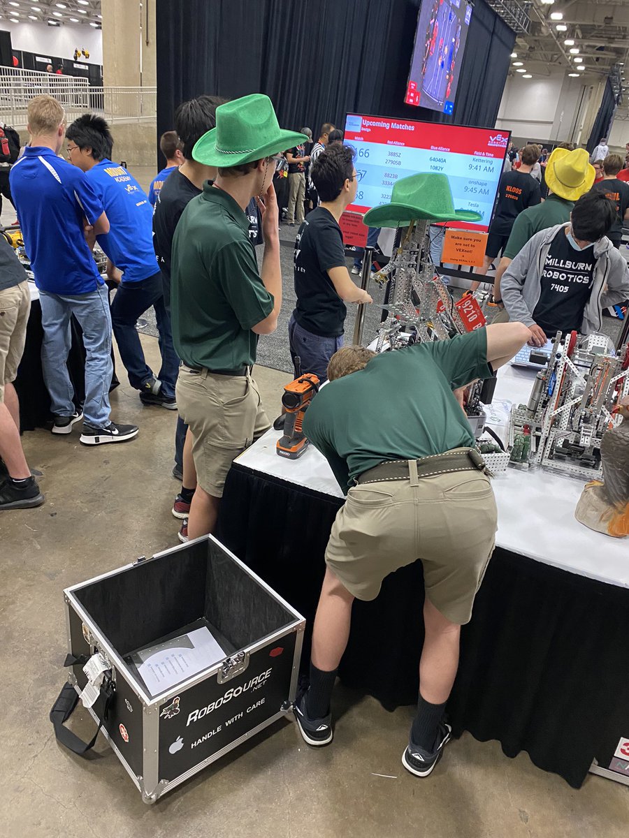 Storm_Robotics's tweet image. Match Q160 was a win for 9210B. Great start to qualification rounds for the day. We were allianced with 6425B. Next up is match Q170 with 7405K. #GoStorm