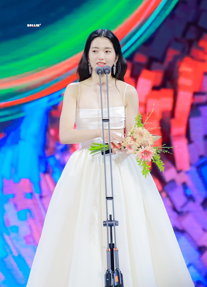 ROLLIN_act's tweet photo. 220506 #백상예술대상 #김태리✨
배우 김태리의 백상 2관왕을 축하합니다🏆🏆

#스물다섯스물하나 https://t.co/xV1CBgaua5