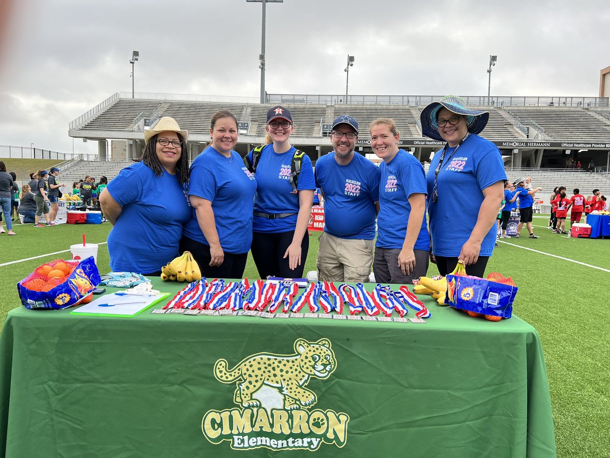 MrsSmith1461's tweet photo. Today, I switched my teacher hat out for my coach hat for our final #ReadDeedRun race at Legacy Stadium! I am so proud to have coached these sweet kids this year- and run all the 26.2 miles with them!
#cecheetahs #katyisd
@CimarronElem @katyisd https://t.co/nes5CaOZTq