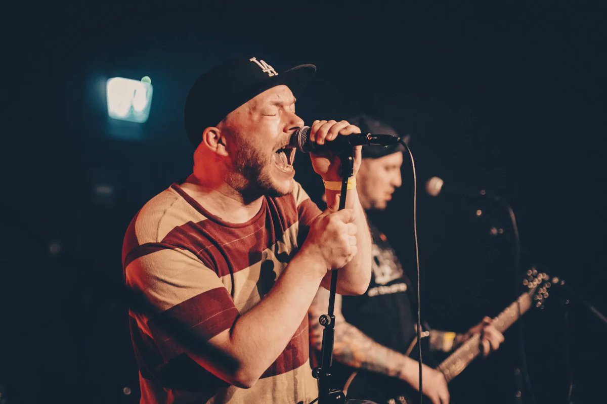 weRgoodbyegrief's tweet photo. BOOM! Was für ein Abend! Wir danken euch von Herzen für diese Party, die all unsere Erwartungen für unsere Debüt-Show gesprengt hat.
Danke an die Kulturbanausen, MyTerror und Unified Move sowie Aaron https://t.co/lfouQkkRSa für die Photos! 
#goodbyegrief #punkrock  #poppunk https://t.co/utxIs05lQ2