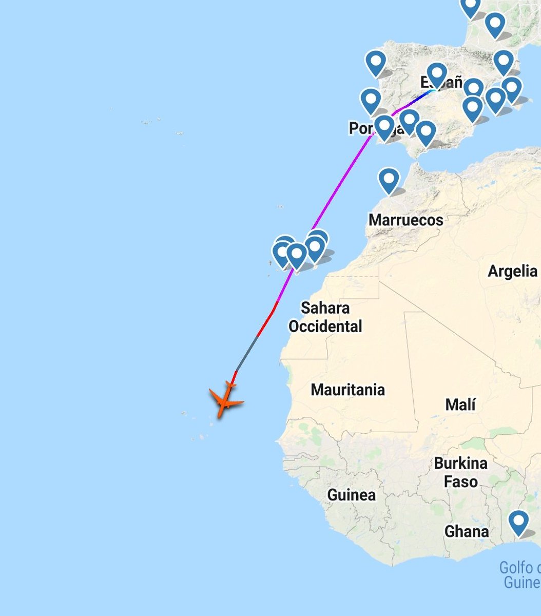 vanalaeropuerto's tweet photo. Hoy junto a los amigos de @paxassistance tenemos sin duda uno de los traslados más importantes que nos hayan pedido jamás. Los pasajeros vienen en ese avión. Llega en 8hs aproximadamente. https://t.co/O4n5WwKnMr