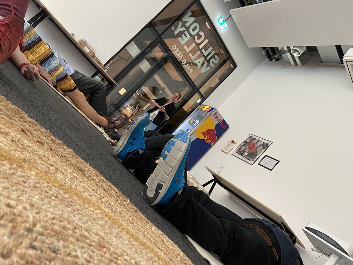 eayr32's tweet photo. 🧘‍♀️Raus aus dem Stress per #Knopfdruck ? Geht! Abhängen im @BarCampBonn mit Kathrin. Merci ♥️ #BCBN22 https://t.co/VVhZVaZgM4