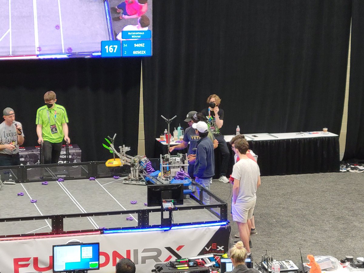 ABJRobotics's tweet image. ABJ Robotics wins match #9 by a score of 209 - 165. 

A big park by ABJ at the end of the match with 2 mobile goals and a bunch of rings on the blue mobile goal.