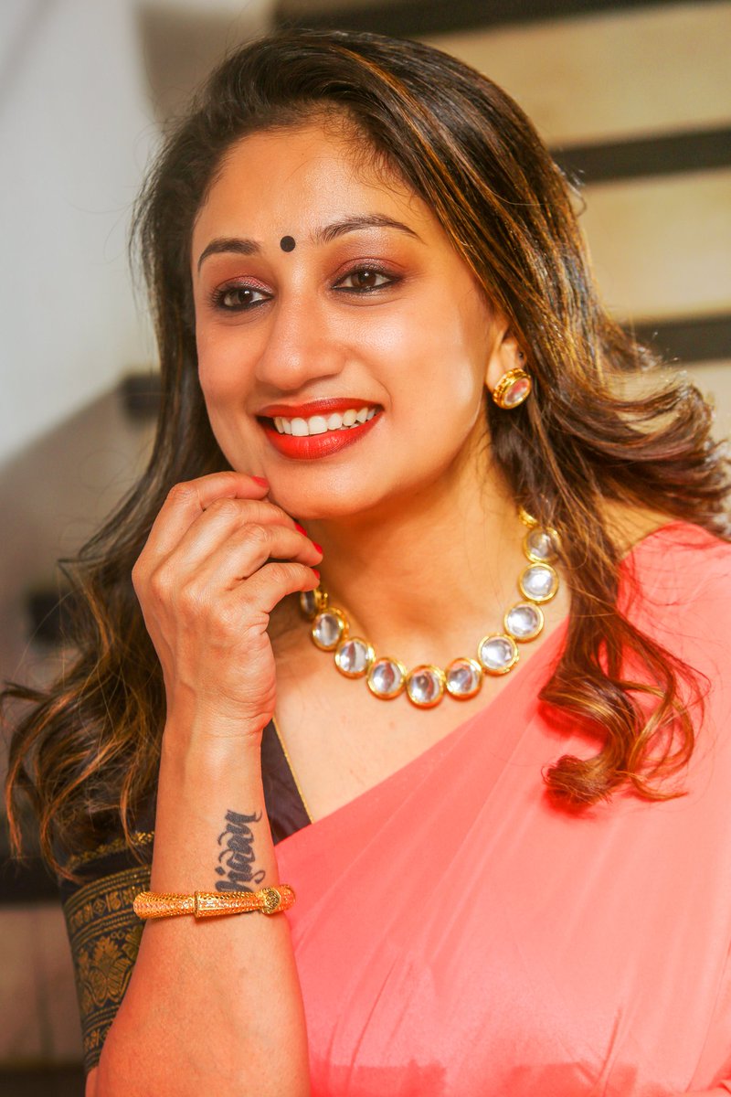 subramaniam09's tweet photo. One of my fav headshots of @dishabrijesh10  for Tashi Threads.
Tell me how you feel!
#photographer #twitterforphotos #beauty #fashionphotography #headshot #fashion #beauty https://t.co/Bz9MbkT7H9