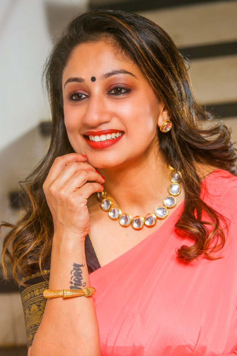 subramaniam09's tweet photo. One of my fav headshots of @dishabrijesh10  for Tashi Threads.
Tell me how you feel!
#photographer #twitterforphotos #beauty #fashionphotography #headshot #fashion #beauty https://t.co/Bz9MbkT7H9
