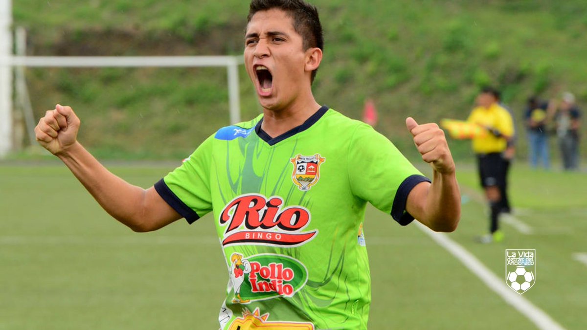 Este amor me completa, yo te juro que no hay un poeta que pueda describir lo que por la camiseta Se siente, la calle repleta mi barrio y mi gente, la receta perfecta 🇸🇻🏆🔥⚽!!!
¿Solo para conocedores a que equipo identificas y a que jugador reconoces? 
#ligasalvadoreña #lvdda